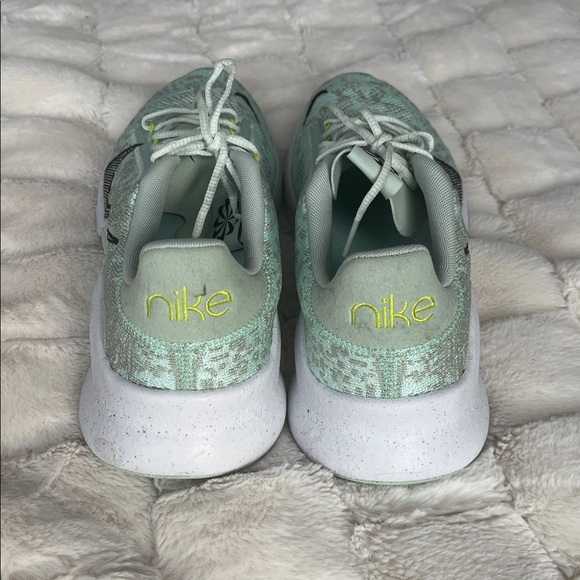 Nike  women’s Size 13 - Picture 5 of 8